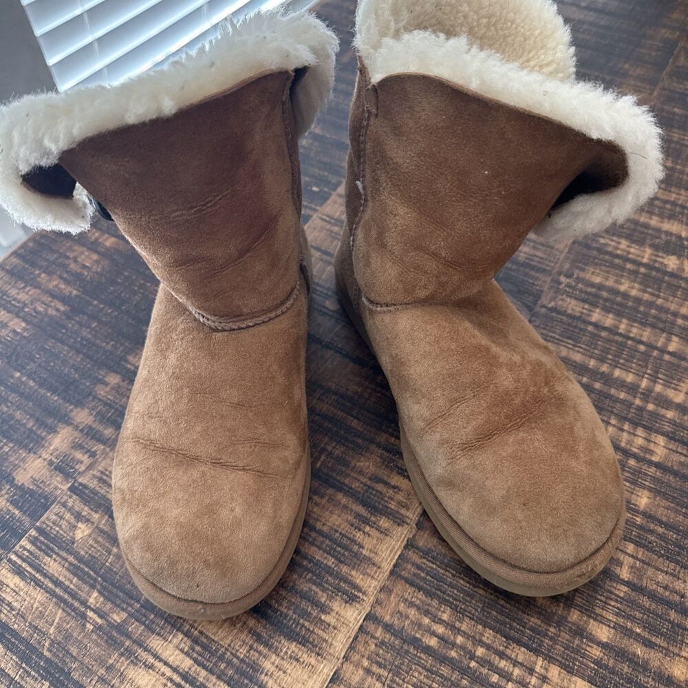 UGG Mini Bailey Button II Water Repellent Women's Booties - Chestnut Sz 8